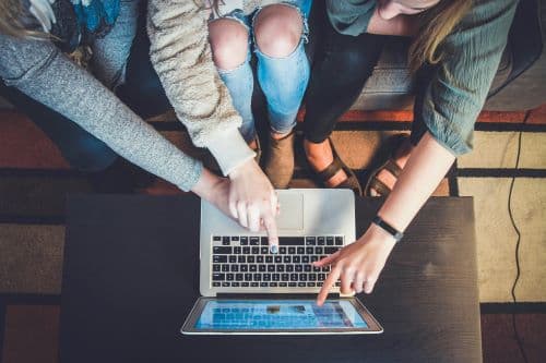 10 Elementi Essenziali di un Design Efficace del piè di pagina dell'email